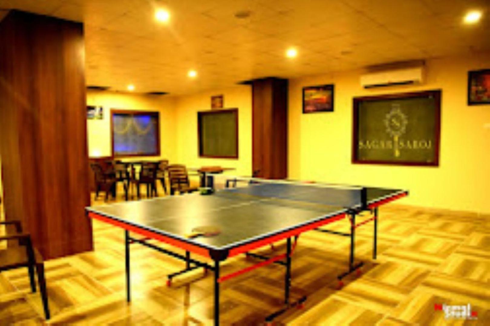 Hotel Saroj Sāgar Kültér fotó