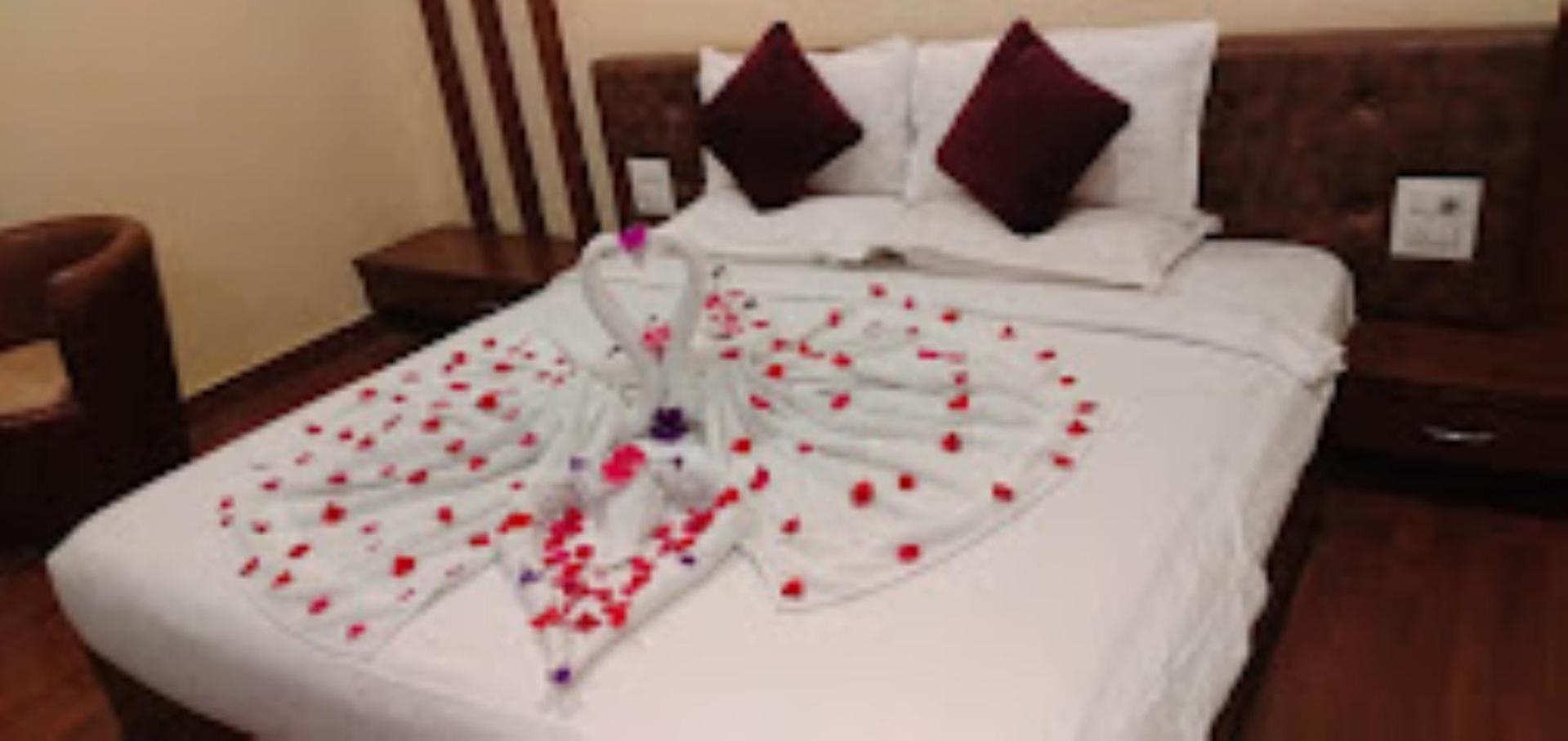 Hotel Saroj Sāgar Kültér fotó
