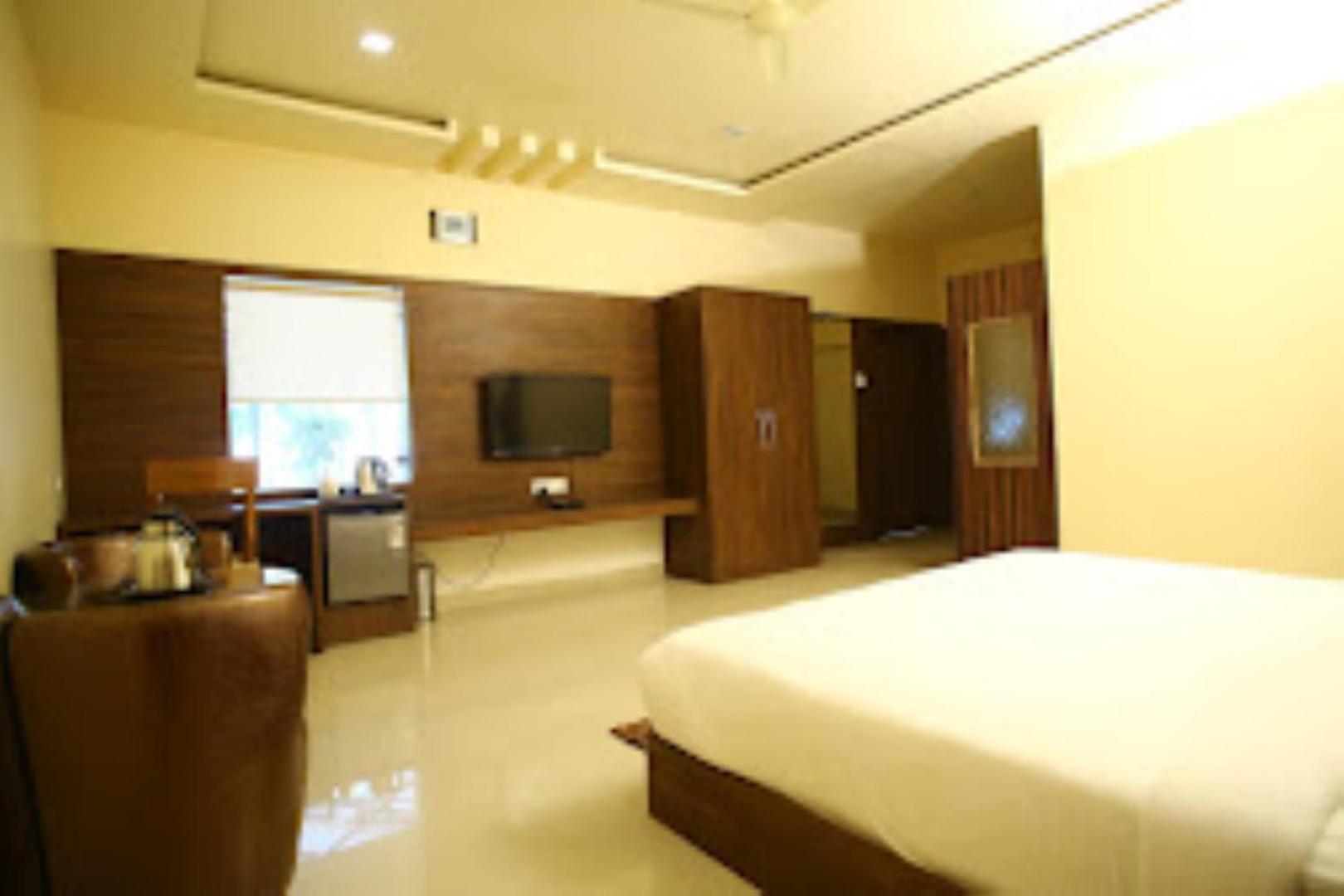 Hotel Saroj Sāgar Kültér fotó
