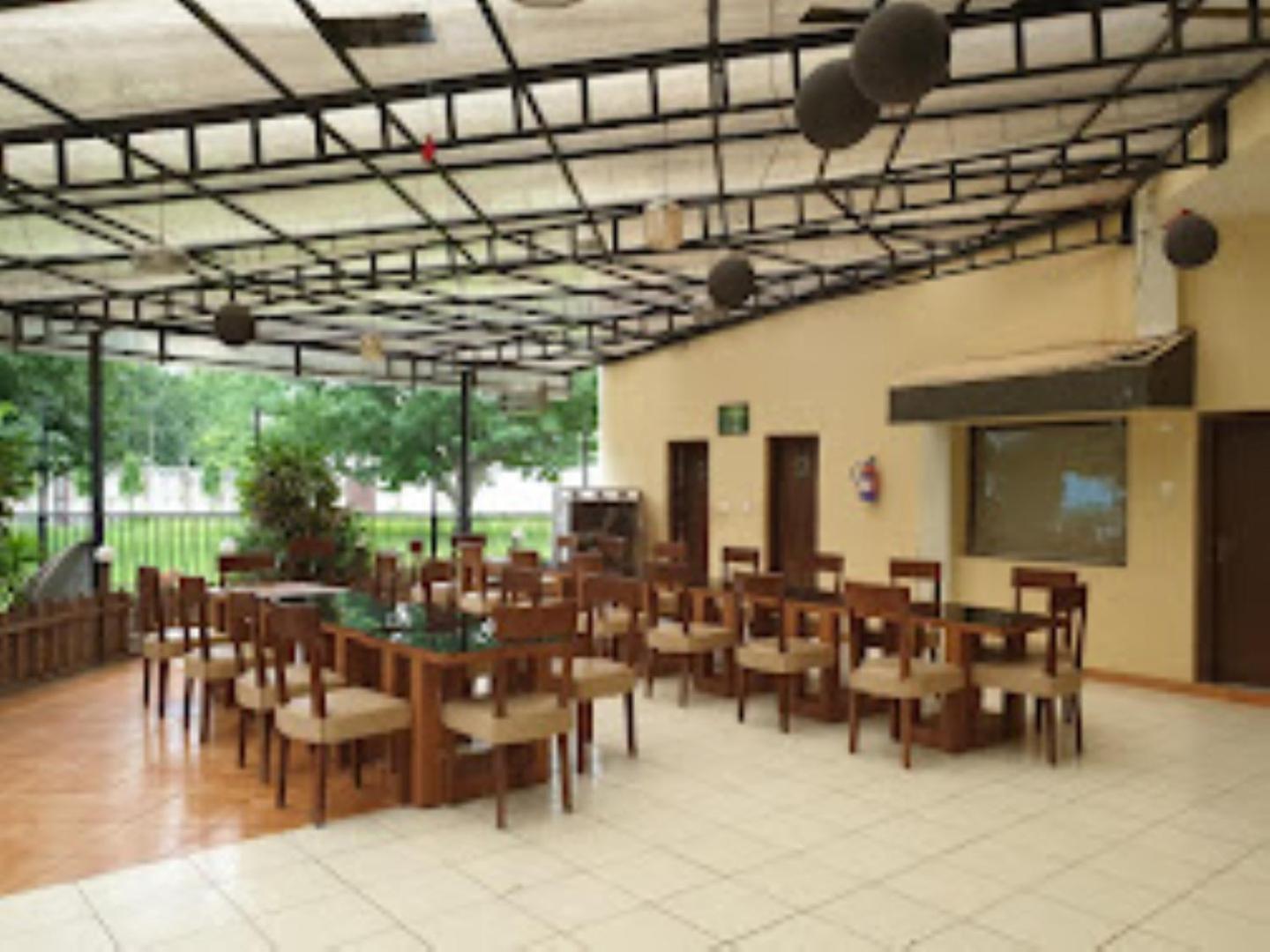 Hotel Saroj Sāgar Kültér fotó
